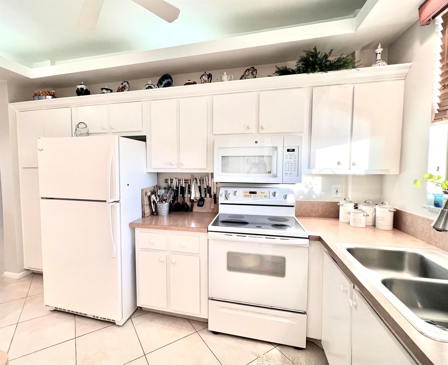 Image 2: Kitchen