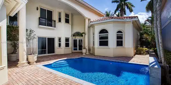 920 Captiva Dr