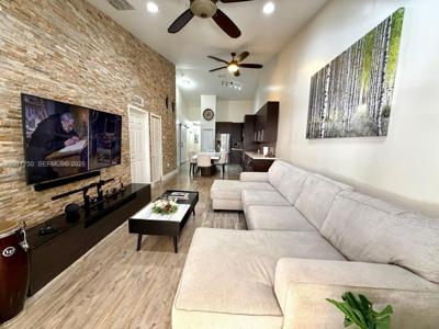 1242 NE 32nd Ave