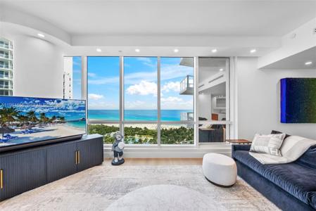 100 S Pointe Dr