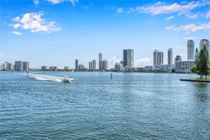 4000 NE 170th St Unit 204