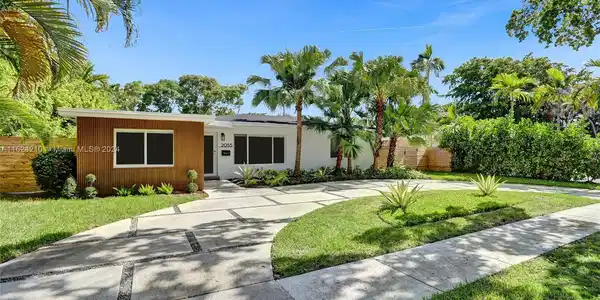 2055 Alamanda Dr