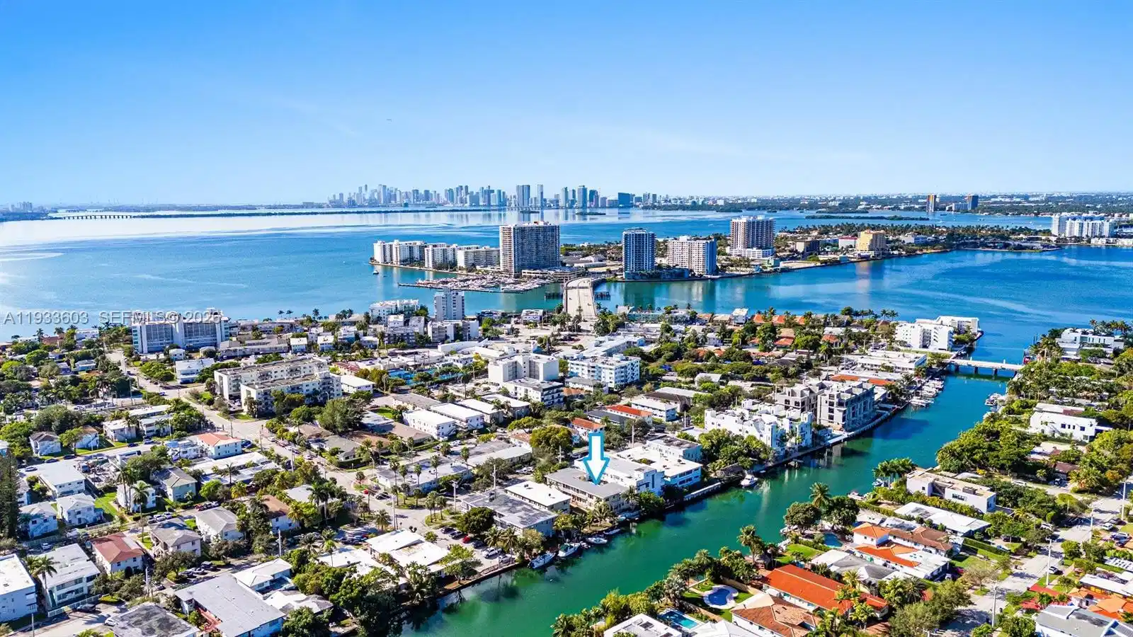 Image 1: Great waterfront location with access to the Bay.