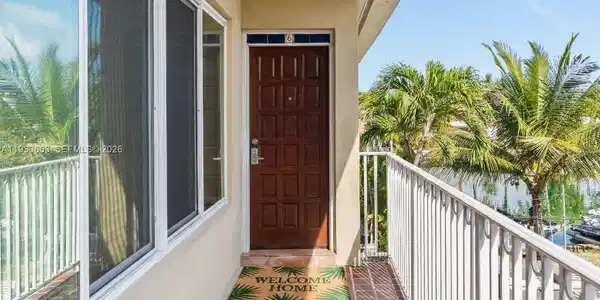 Image 2: Top-Floor direct water views and only one other condo on same floor for privacy.