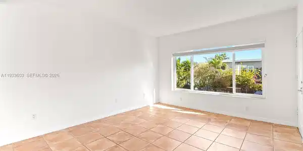 Image 4: High Ceilings and lots of windows bring in tons of natural light
