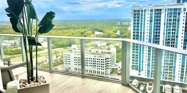17111 Biscayne Blvd