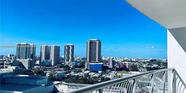 1750 N Bayshore Dr