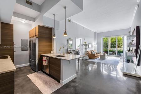 2000 N Bayshore Dr