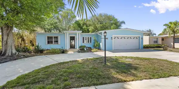3296 SE Monte Vista