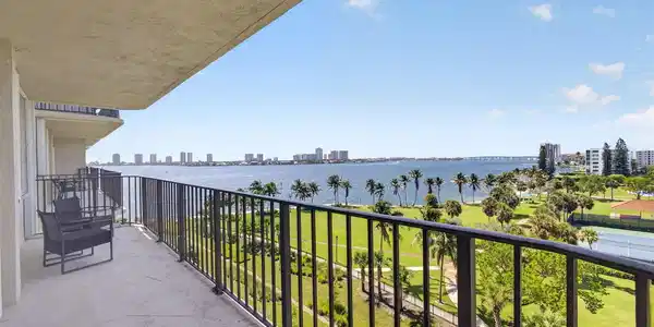 801 Lake Shore