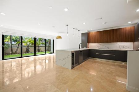 21387 Marina Cove Cir