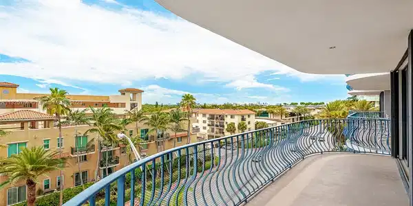 8877 Collins Ave