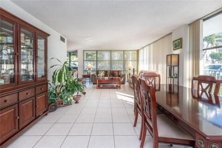 800 Parkview Dr