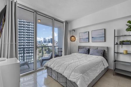 1750 N Bayshore Dr