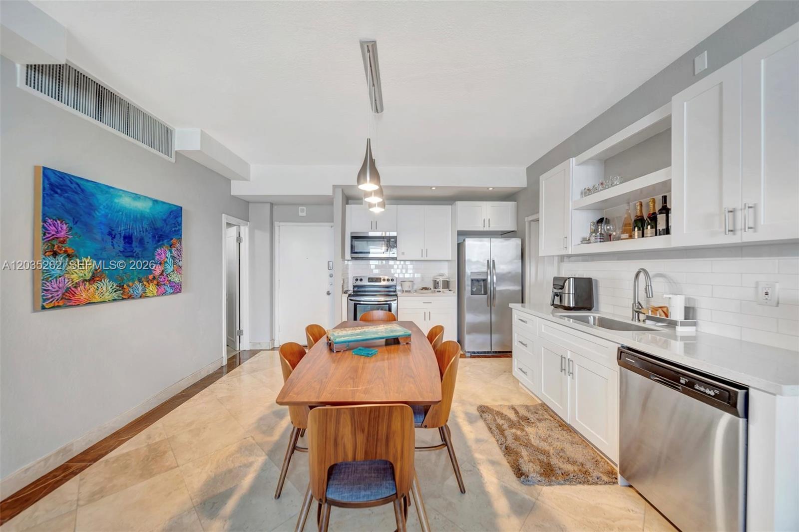 Image 4: Dining/Kitchen