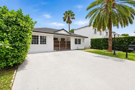 2558 NE 206th Ter
