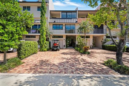 6112 Paradise Point Dr