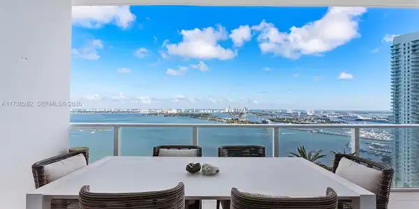 2020 N Bayshore Dr