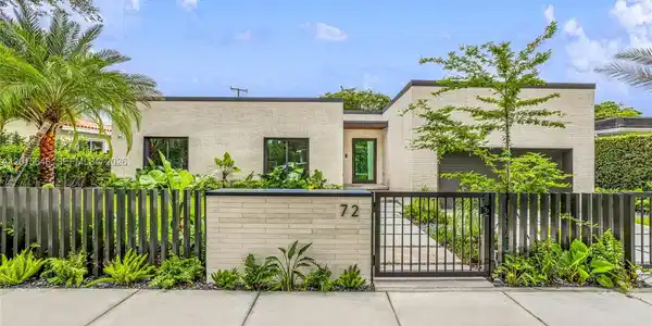 72 W Shore Dr W
