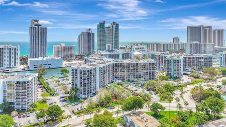 600 Parkview