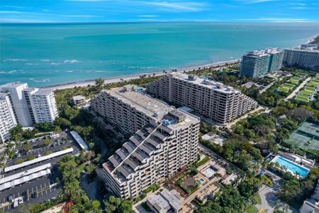 181 Crandon Blvd