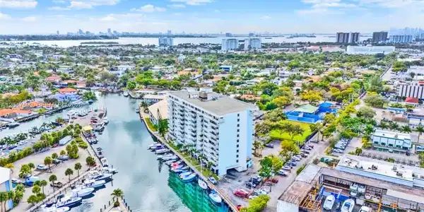 13155 Ixora Ct