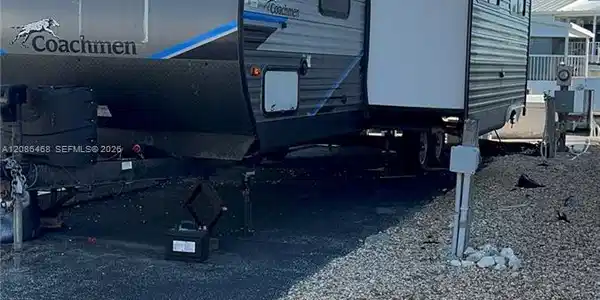 Image 3: Lot with RV included