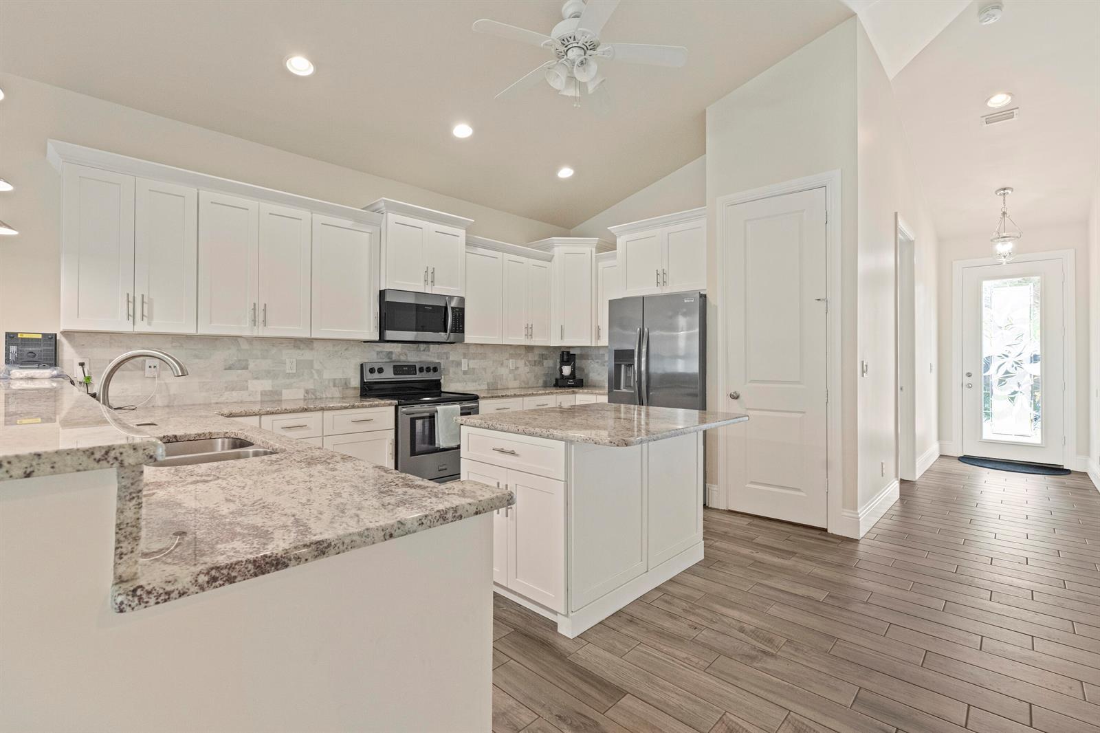 Image 4: 1006 SW 34th Terrace