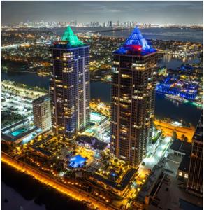 4775 Collins Ave