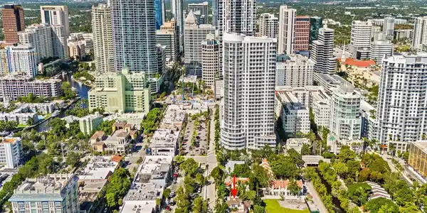 Image 4: In the heart of downtown