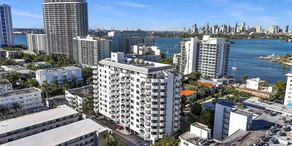 1621 Bay Rd