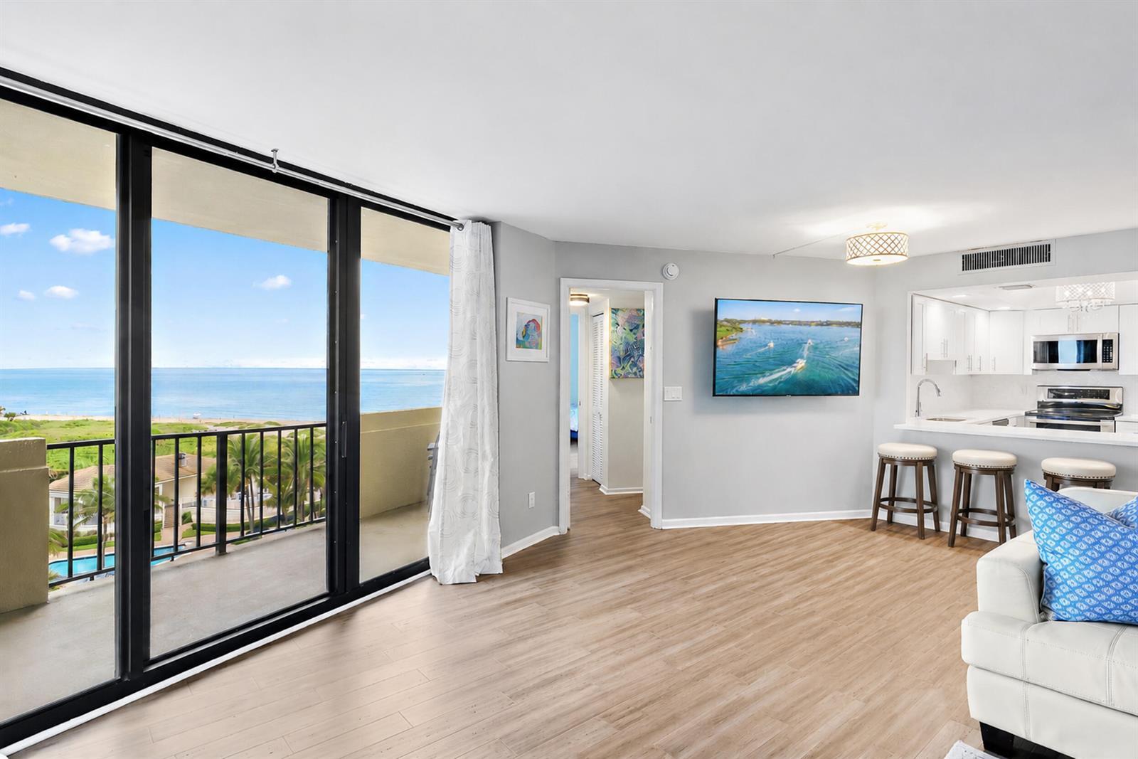 Image 3: Open Living Area