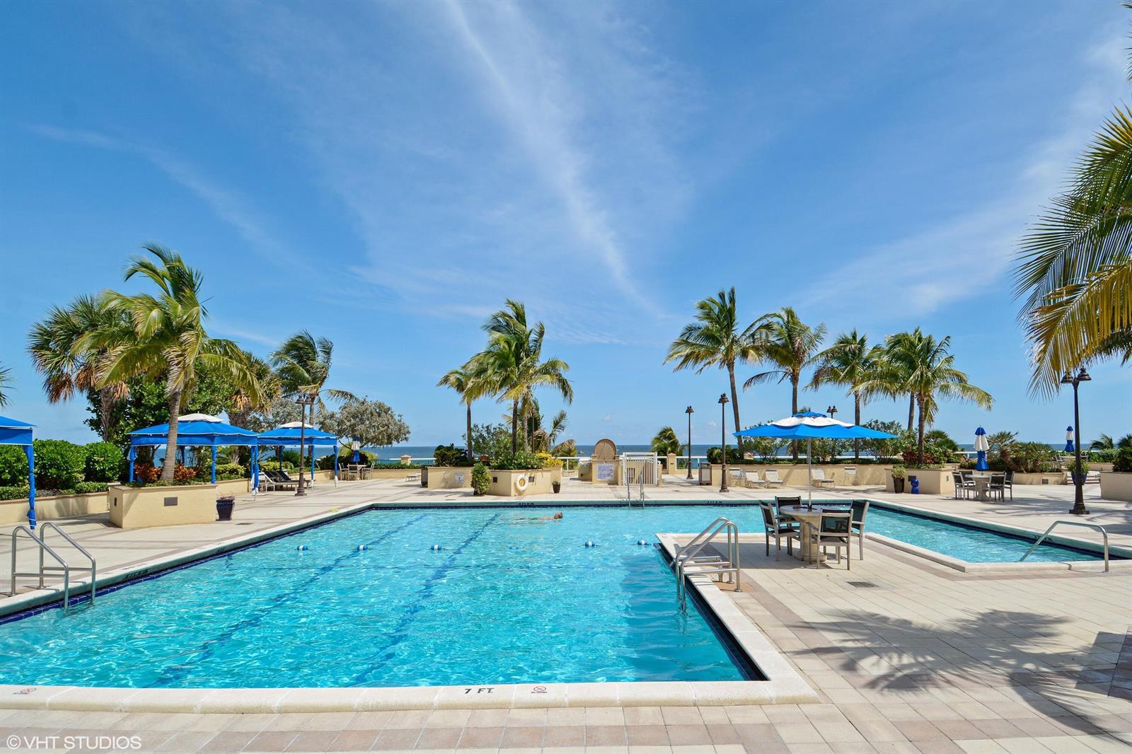 Image 2: Beachfront pool