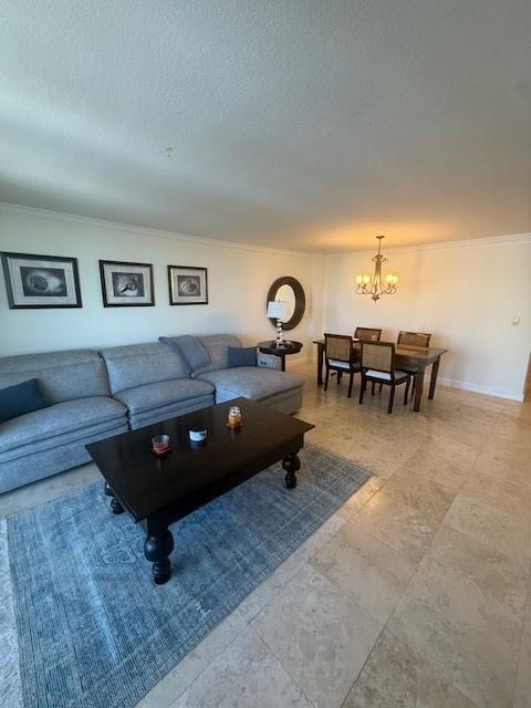 Image 4: Family/dining area