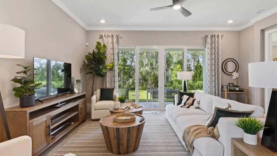 Image 4: pic_sophia_greatroom_1of2_f1[1]