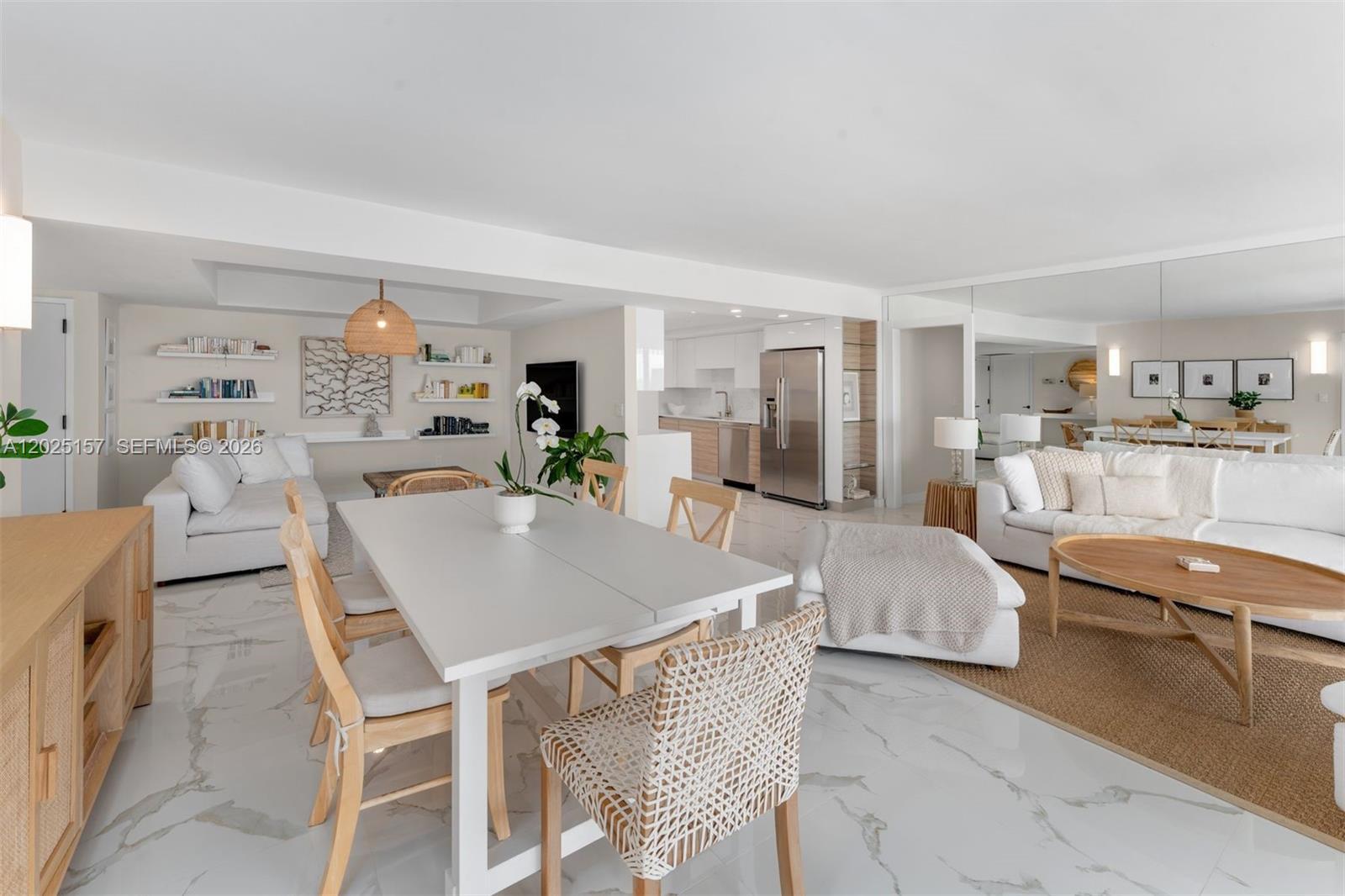 Image 3: Bright interiors
