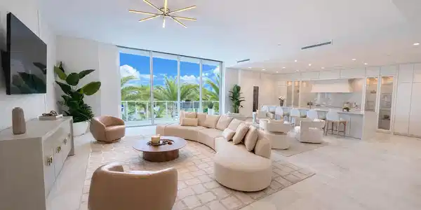 220 SE Mizner