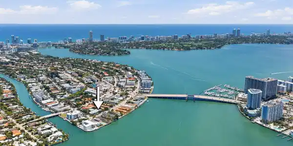 2183 Bay