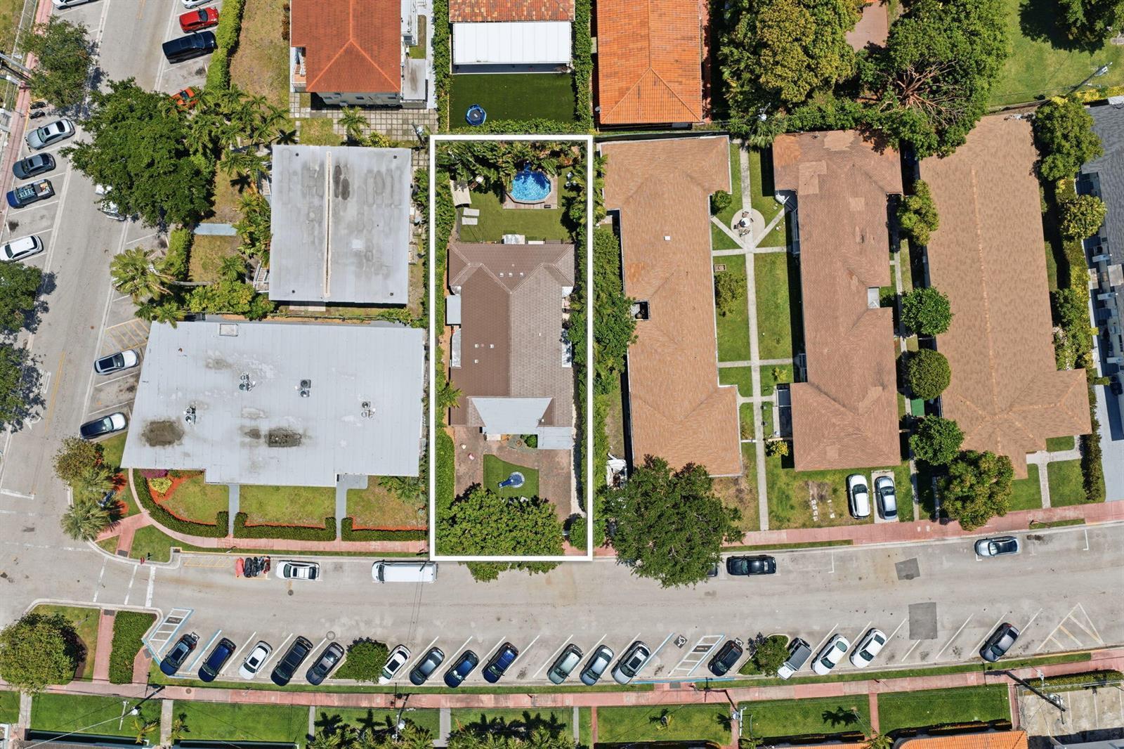 Image 3: 3-web-or-mls-2183-bay-dr