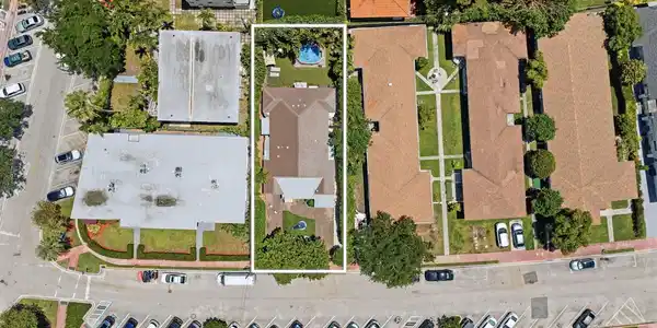Image 3: 3-web-or-mls-2183-bay-dr
