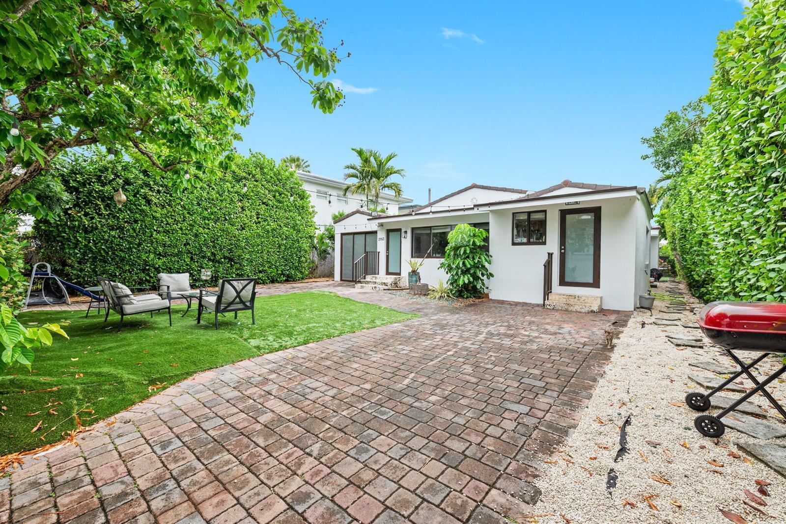 Image 4: 4-web-or-mls-2183-bay-dr