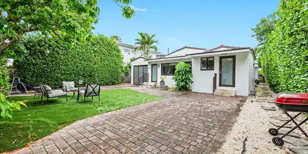 Image 4: 4-web-or-mls-2183-bay-dr