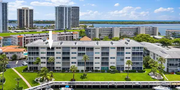 29 Yacht Club