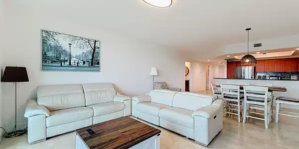 14951 Royal Oaks