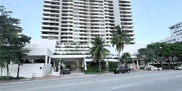 2555 Collins Ave