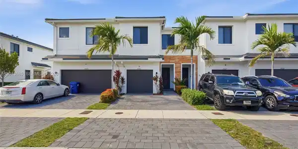 10921 SW 232nd Ter