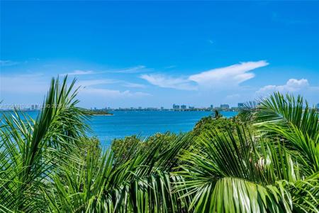 2000 N Bayshore Dr