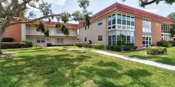 32 Pine Arbor