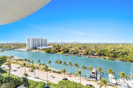 4401 Collins Ave