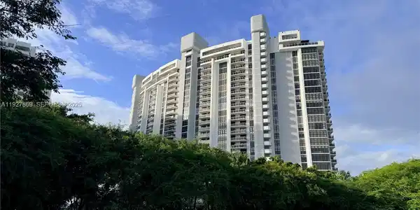 9 Island Ave